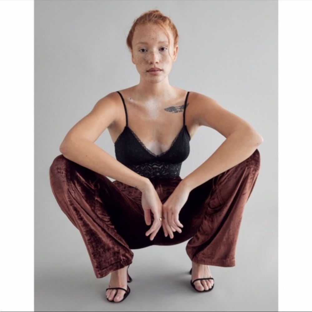 Reformation Wes velvet chestnut size 6 - Picture 3 of 14